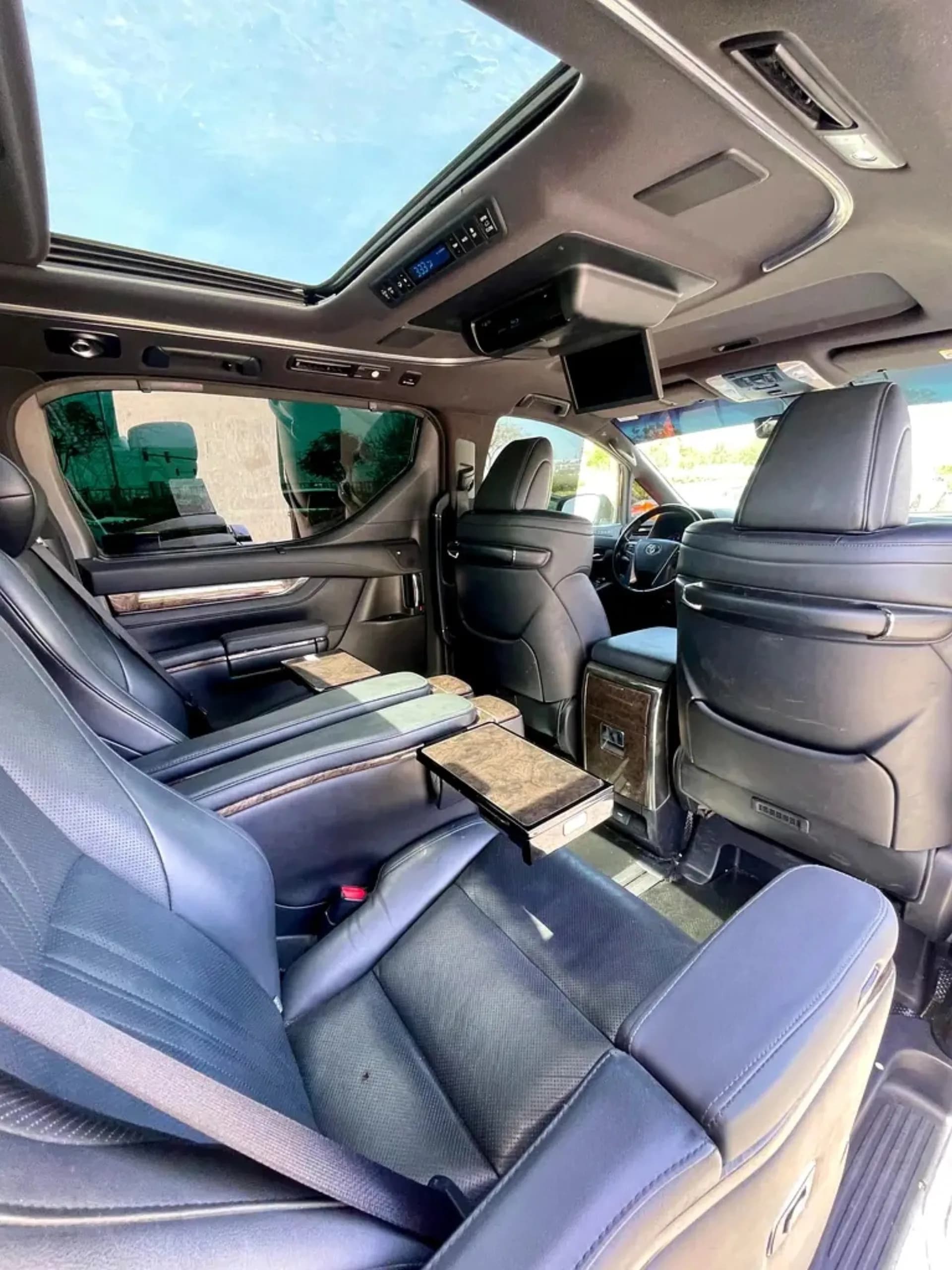 Toyota Alphard фото 6