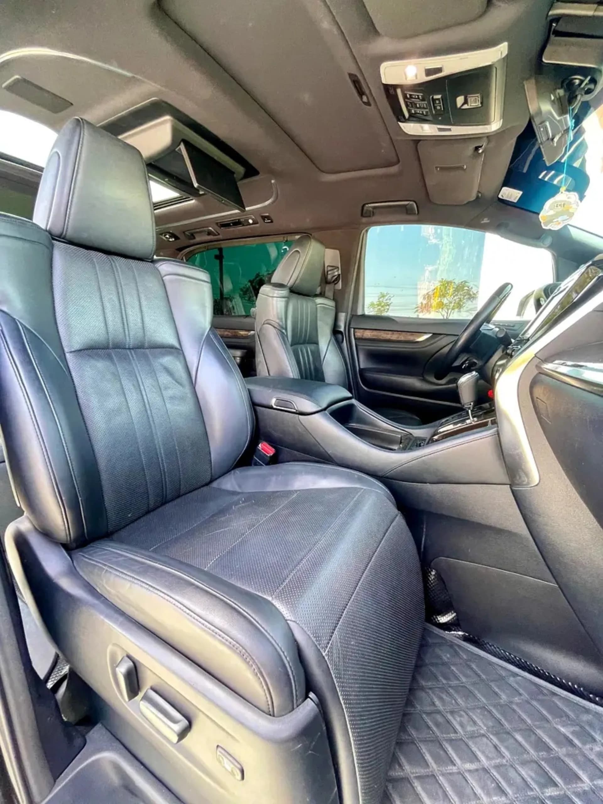 Toyota Alphard фото 8