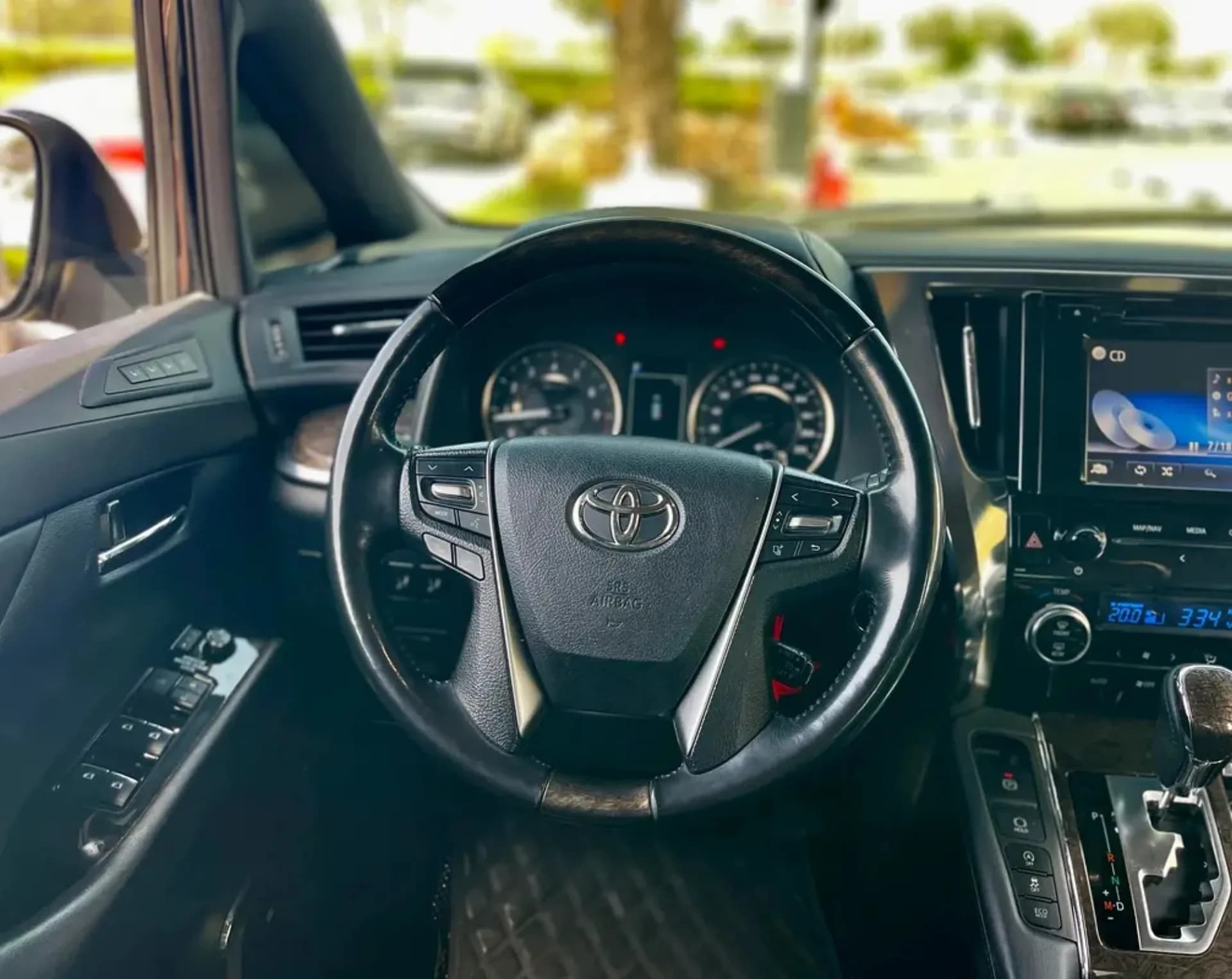 Toyota Alphard фото 10