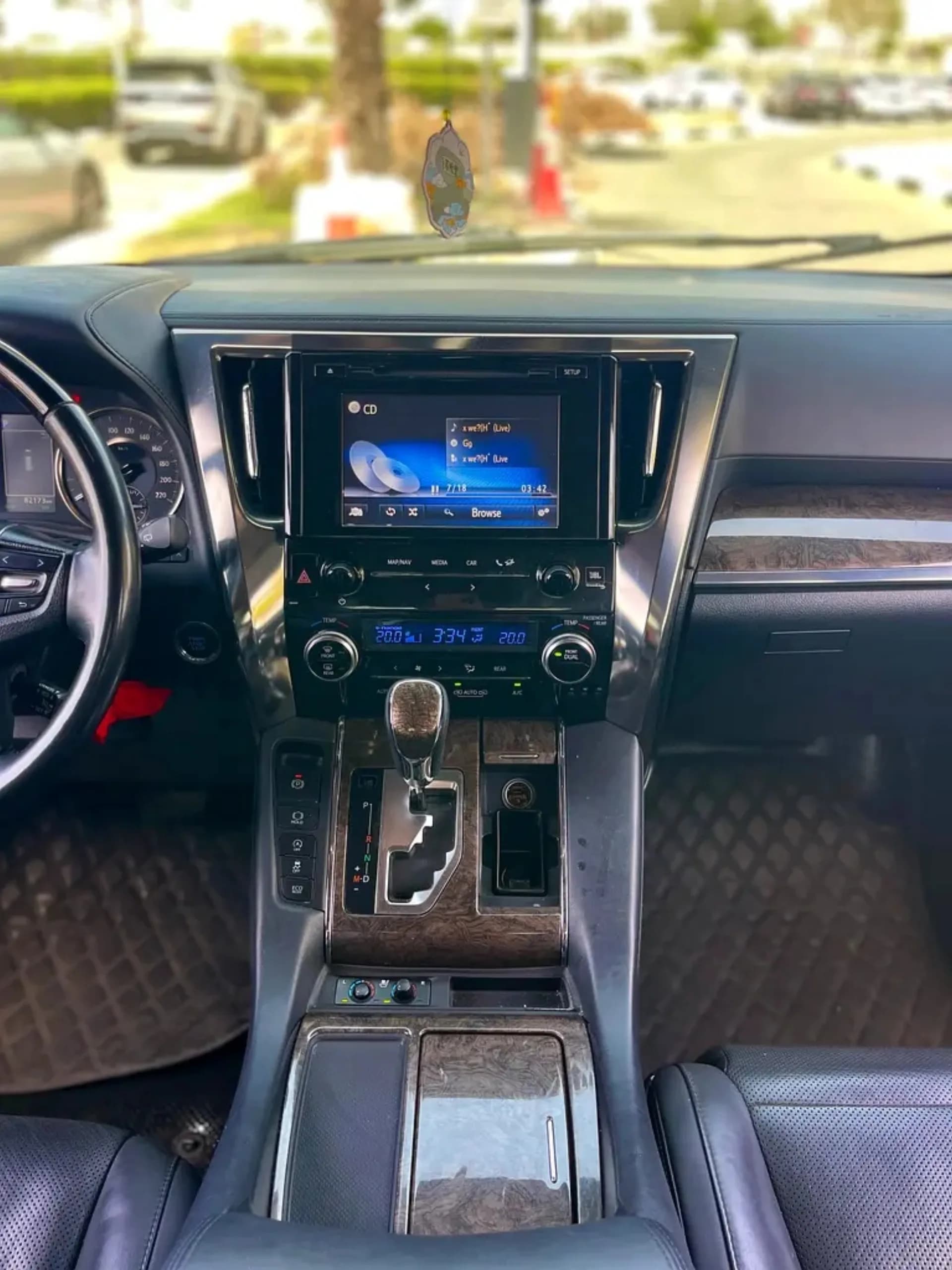 Toyota Alphard фото 11