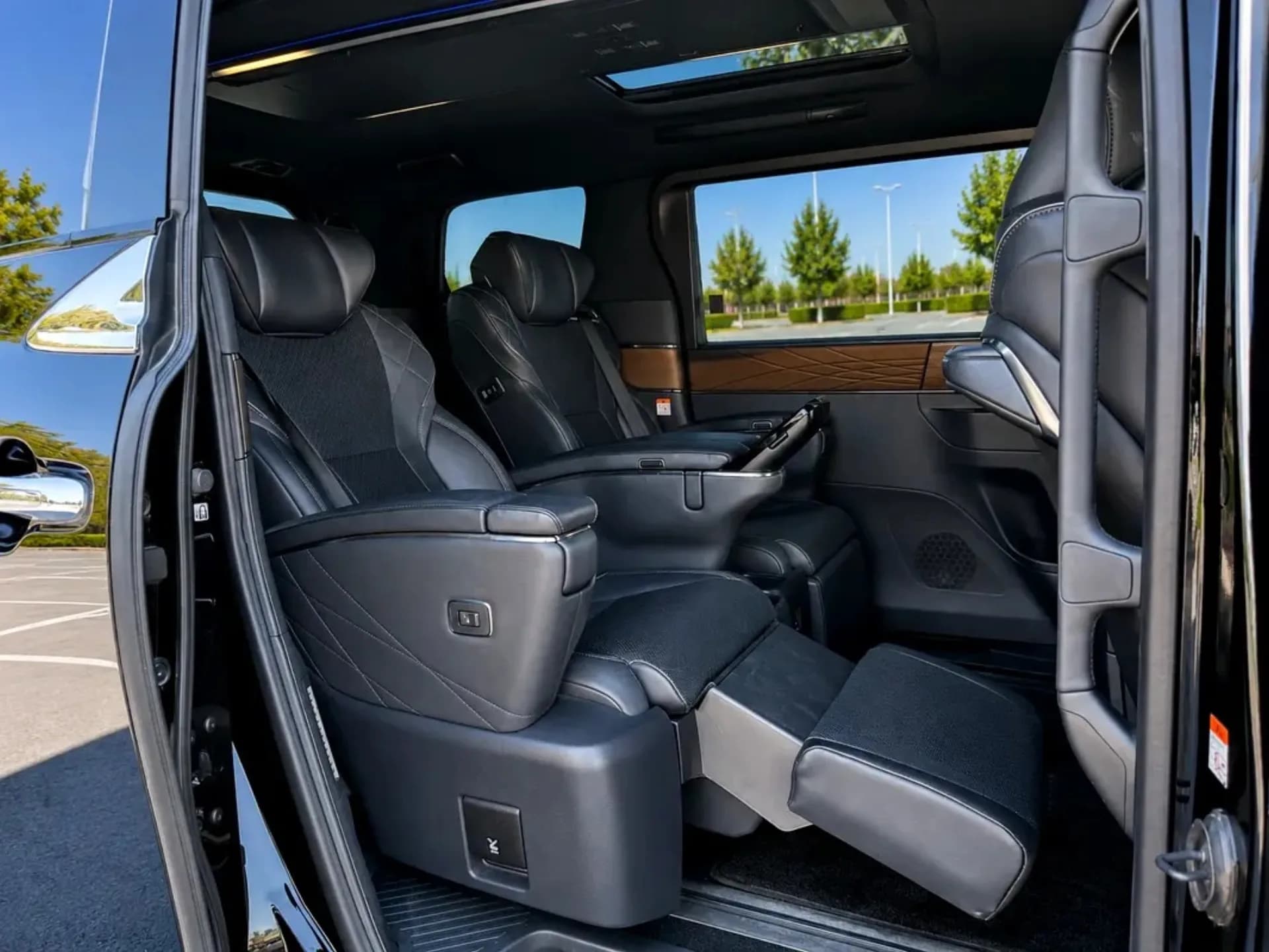 Toyota Alphard фото 5