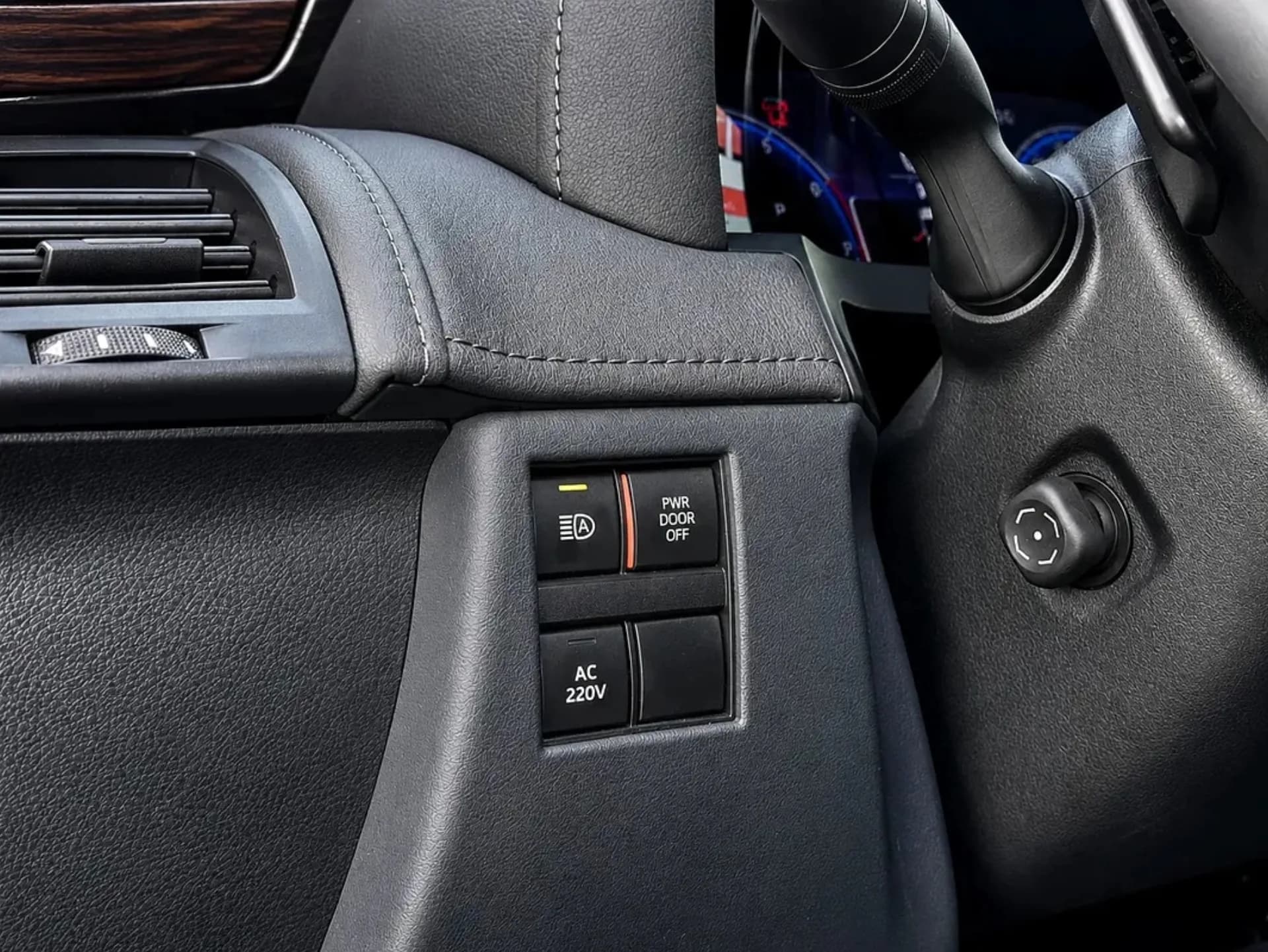 Toyota Alphard фото 16