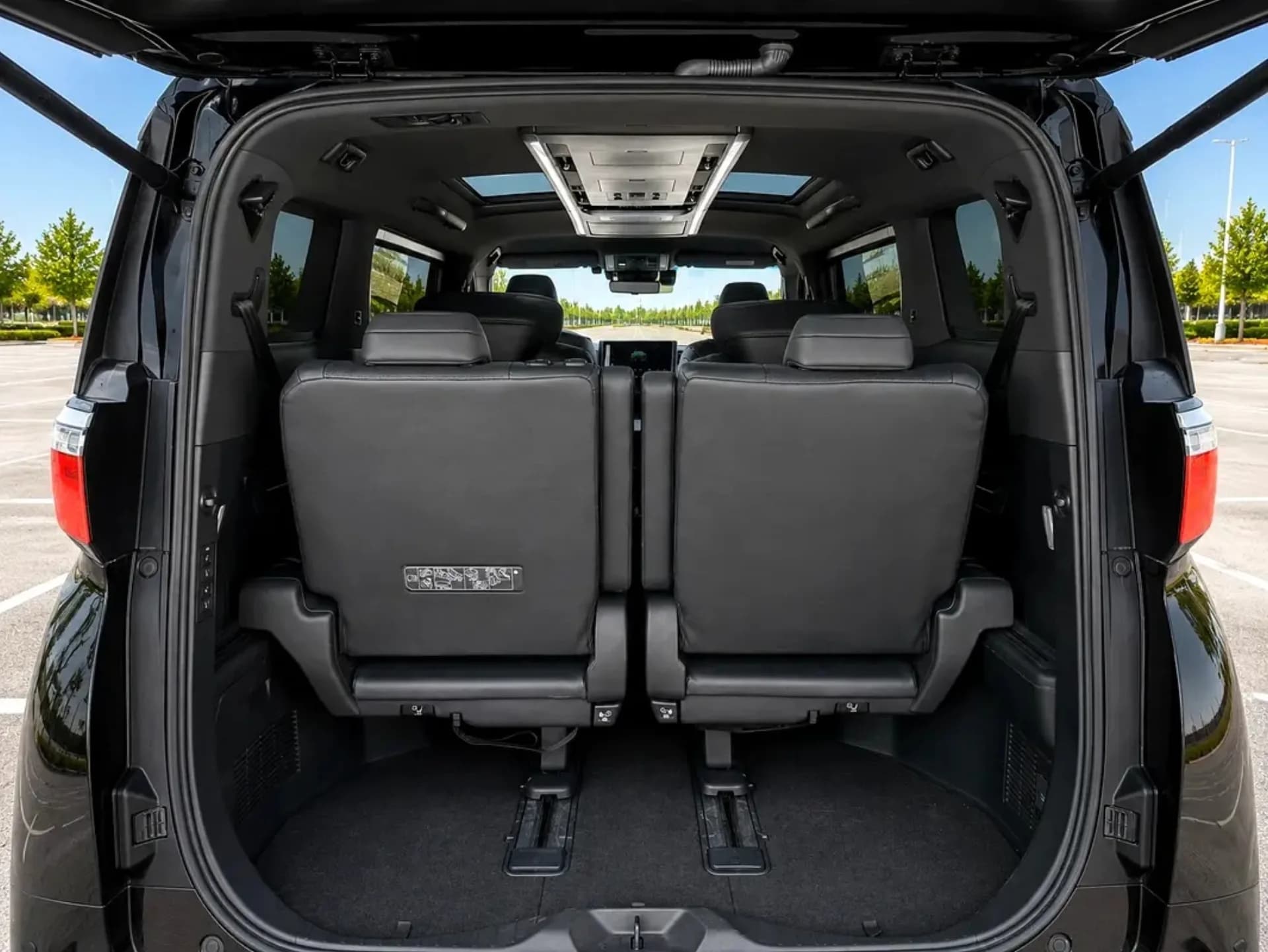 Toyota Alphard фото 17