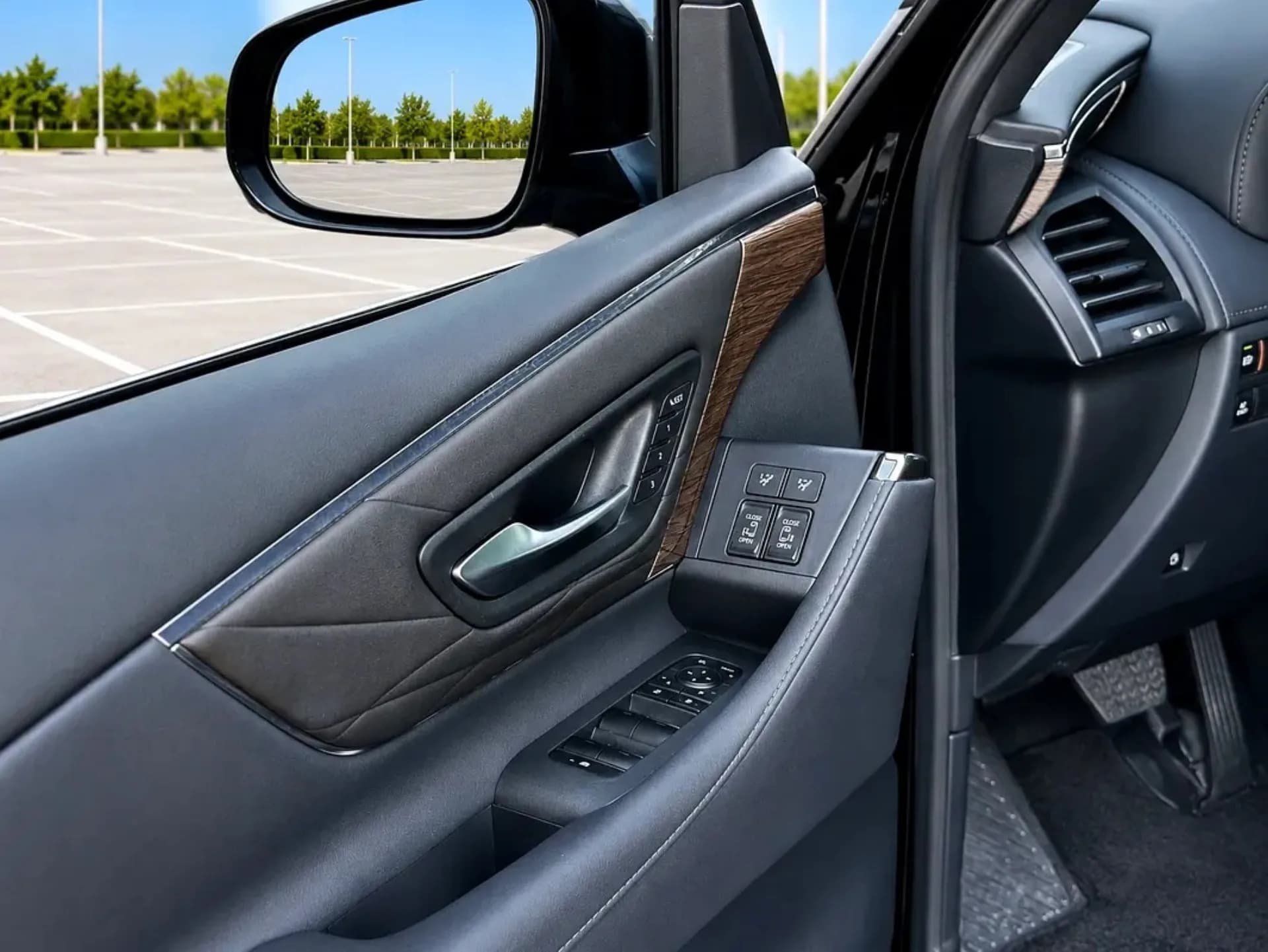 Toyota Alphard фото 13
