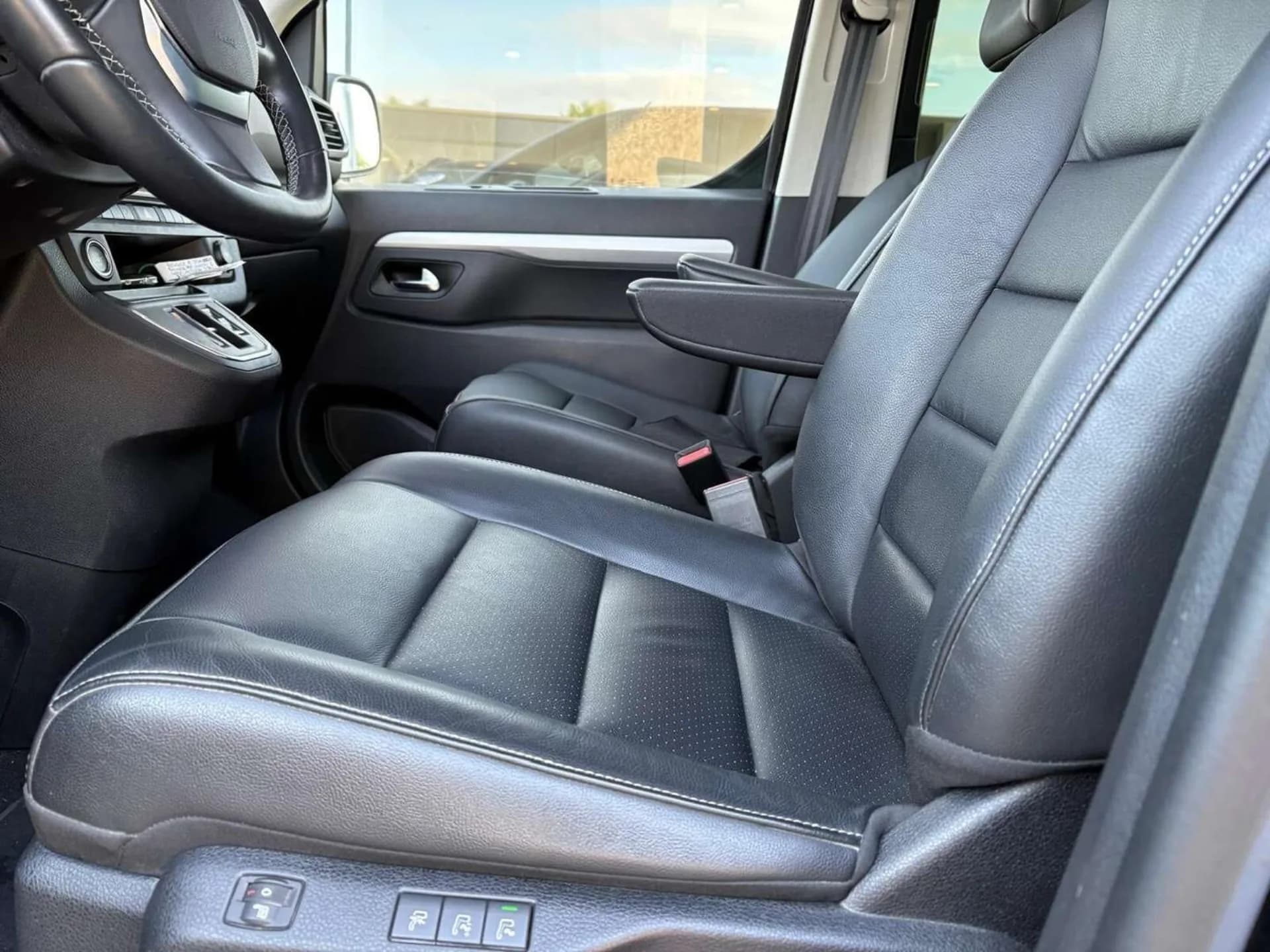 Peugeot Traveller фото 4