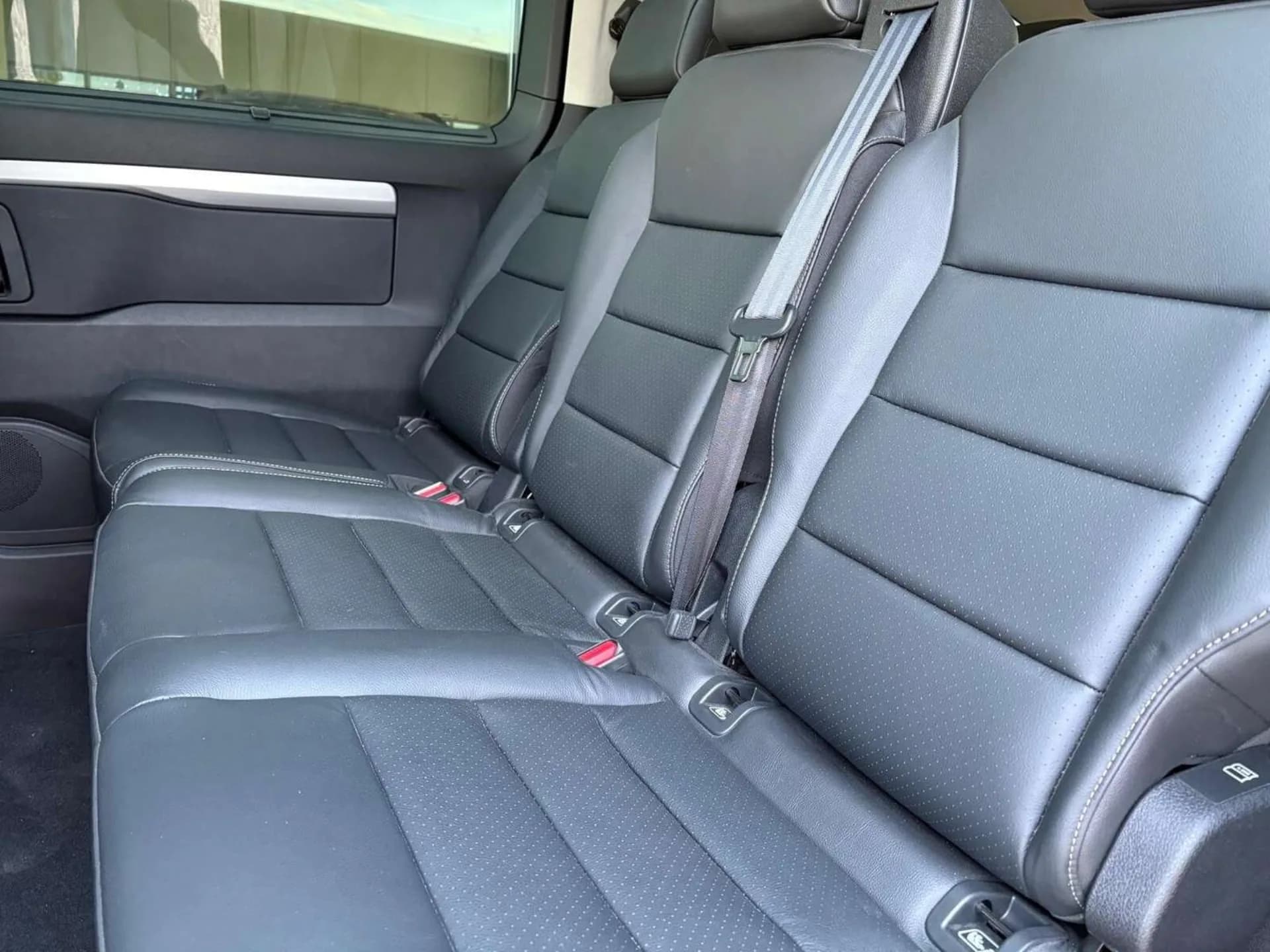 Peugeot Traveller фото 5