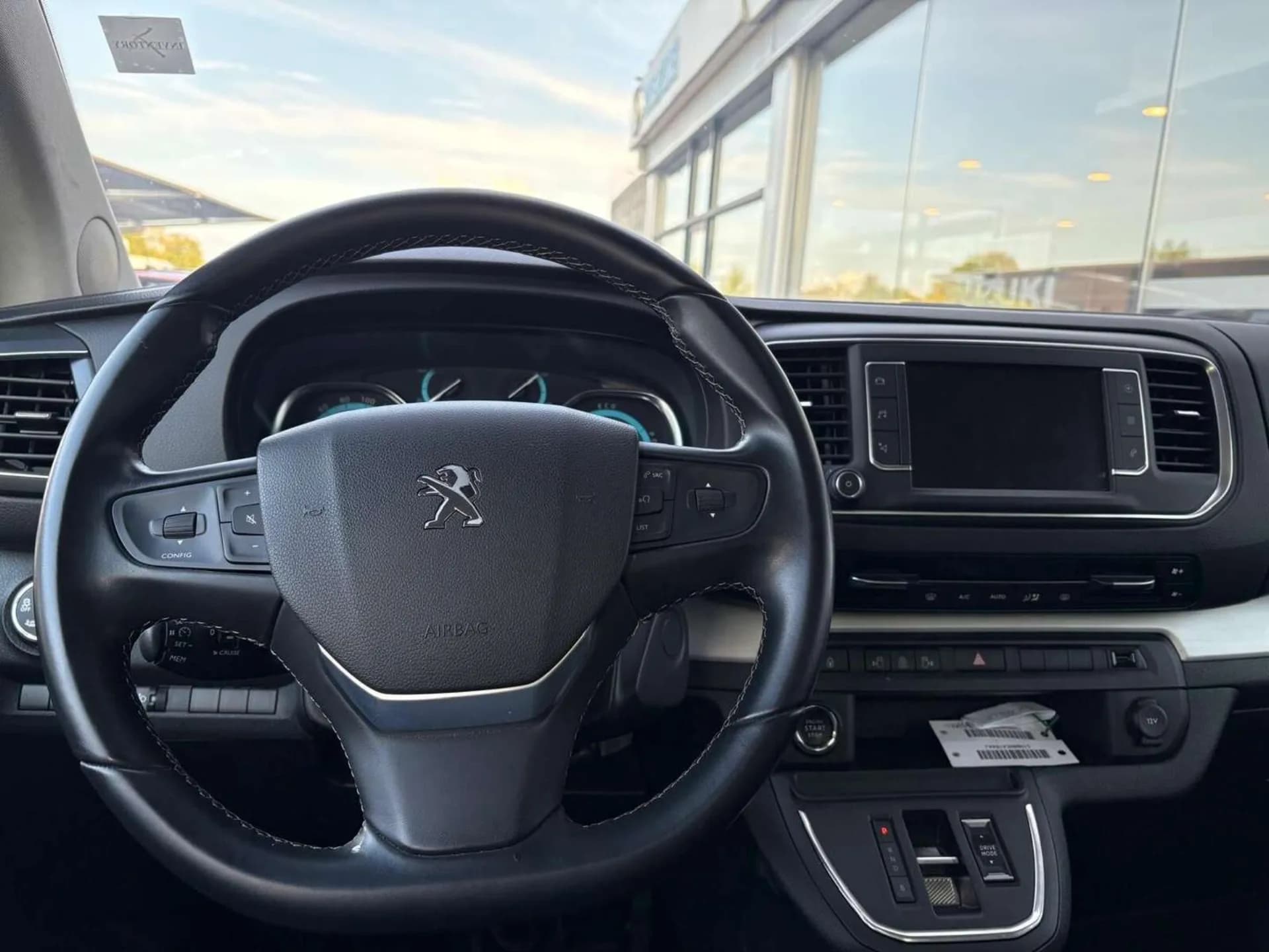 Peugeot Traveller фото 7