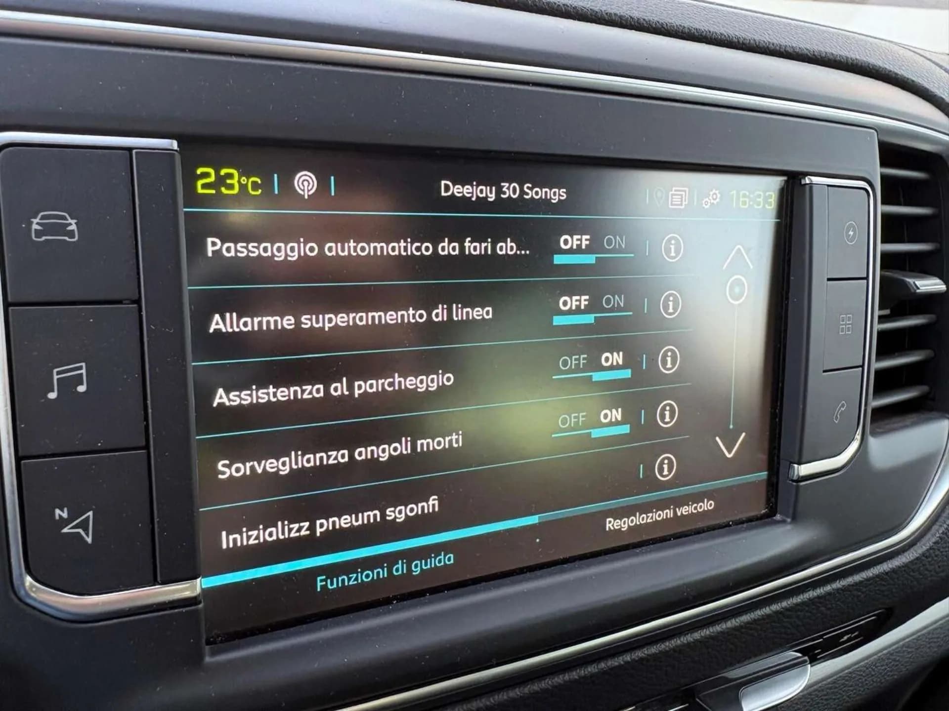 Peugeot Traveller фото 9