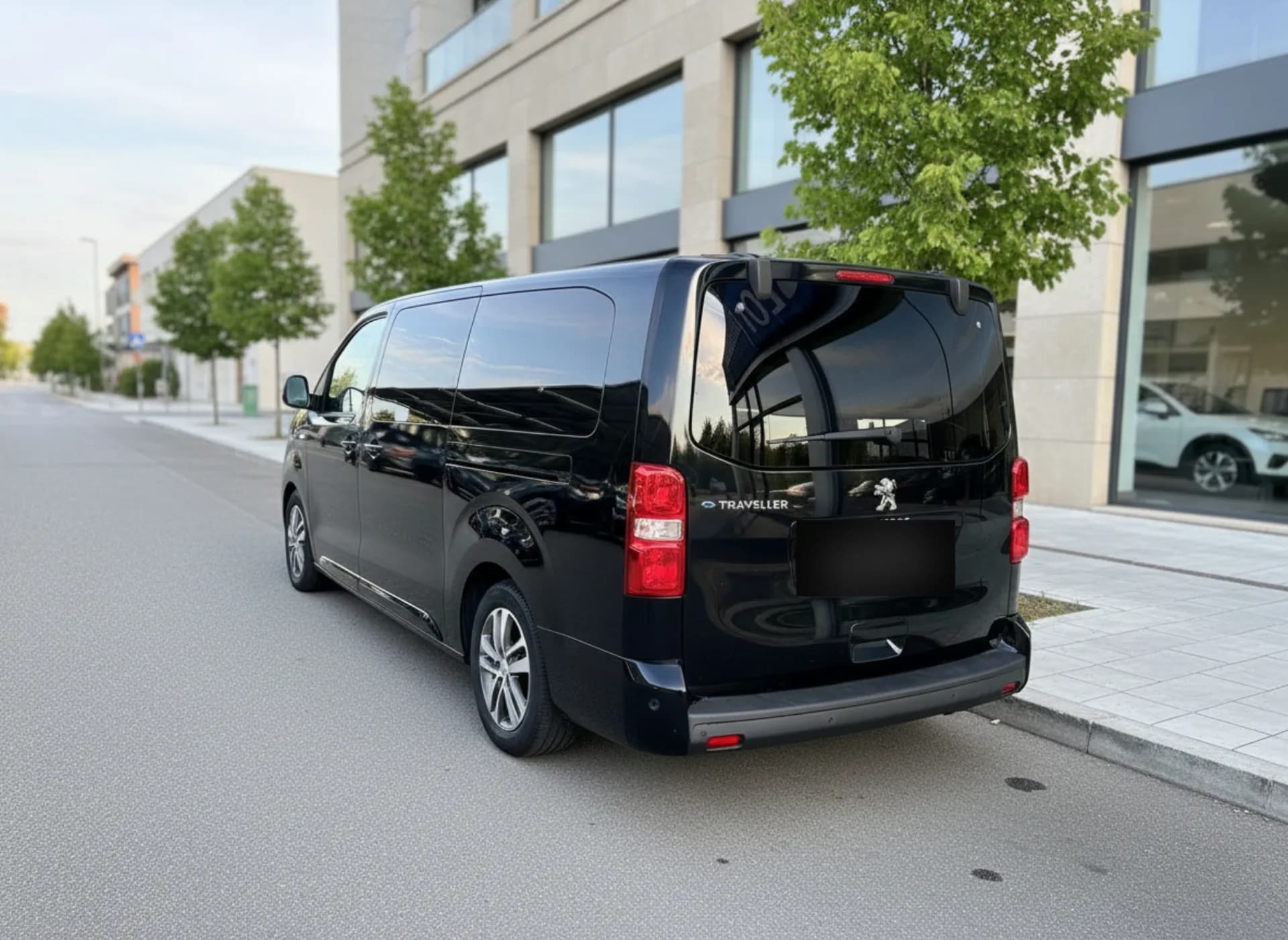Peugeot Traveller фото 2