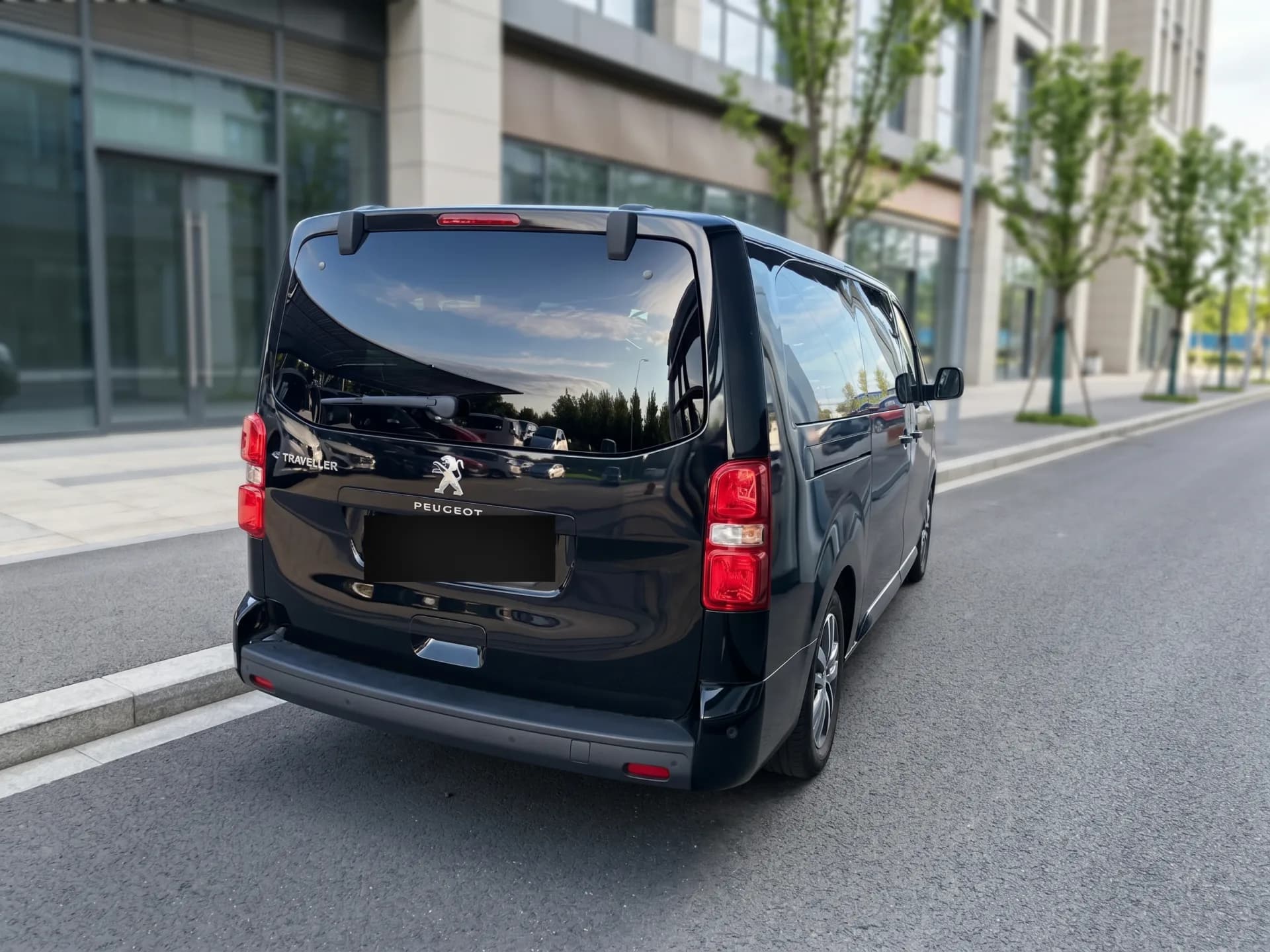 Peugeot Traveller фото 3