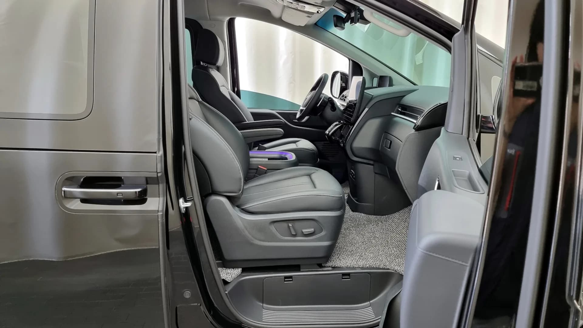 Hyundai Staria фото 5