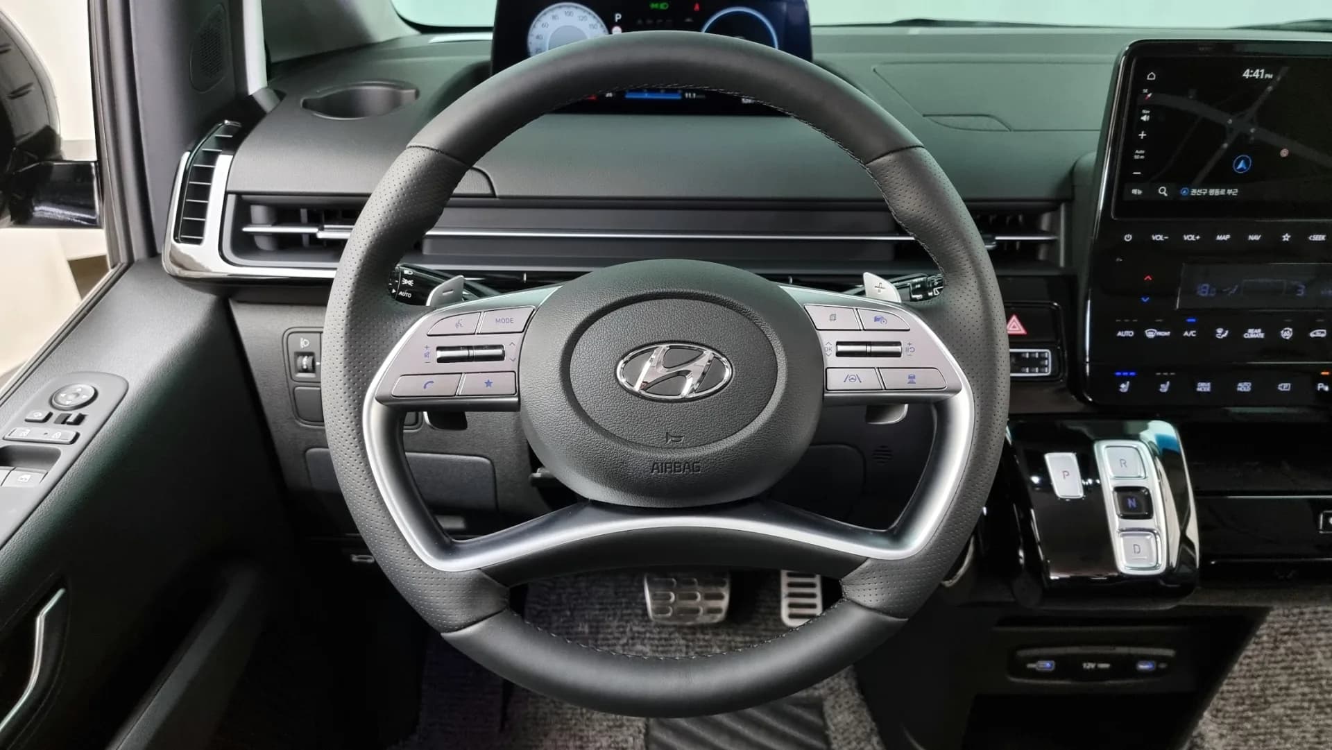 Hyundai Staria фото 7
