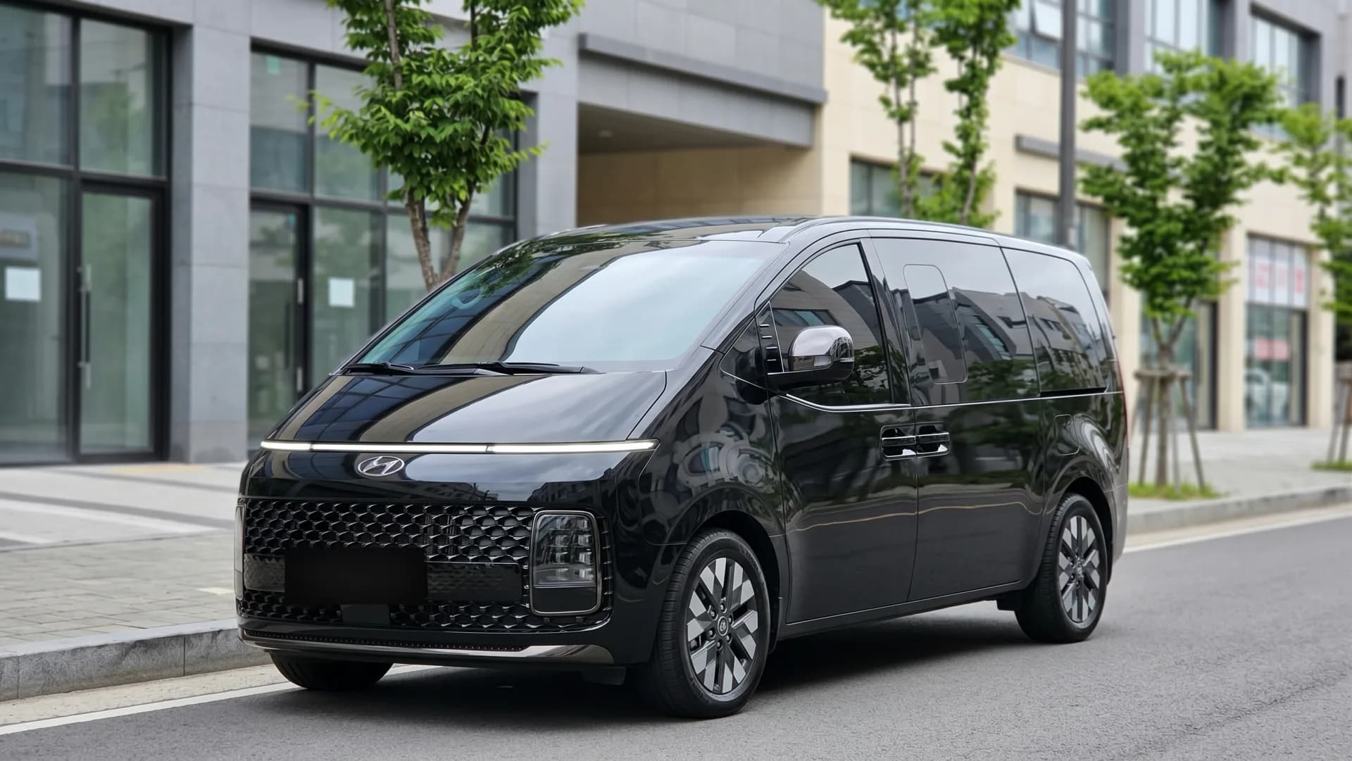 Микроавтобус Hyundai Staria в аренду без водителя