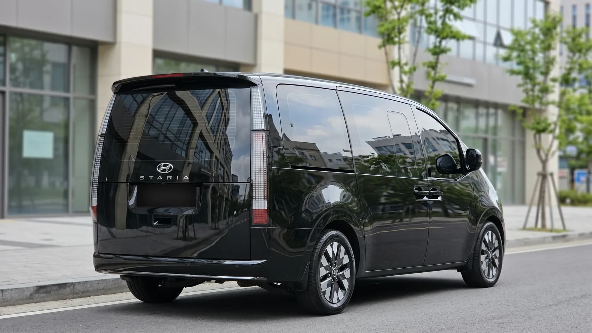 Hyundai Staria фото 2