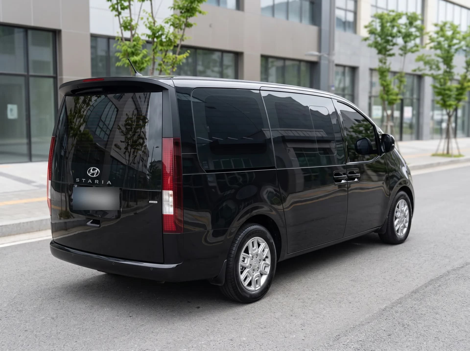 Hyundai Staria фото 2